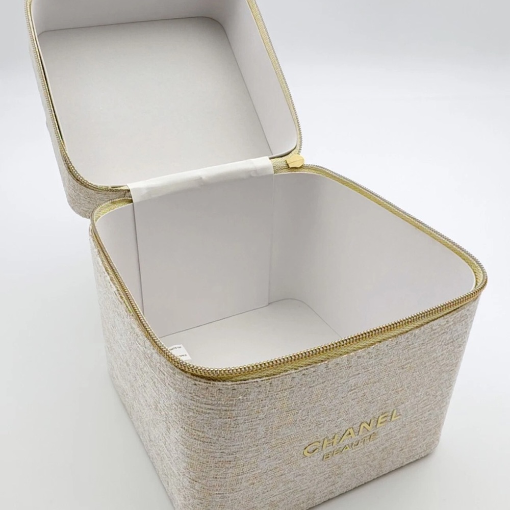 (New) CHANEL Vanity Tweed Novelty Beauty Makeup Case Box (Navy/White) - Picture 2 of 5